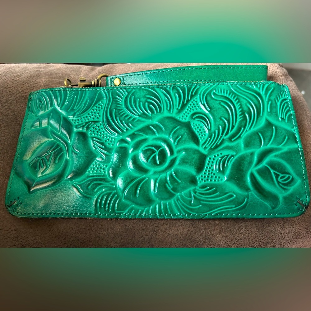 Patricia Nash Tooled Leather Soft Green Wallet Wristlet